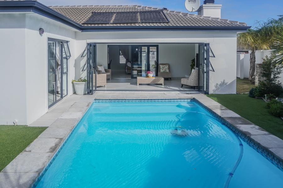 3 Bedroom Property for Sale in Jakarandas Western Cape